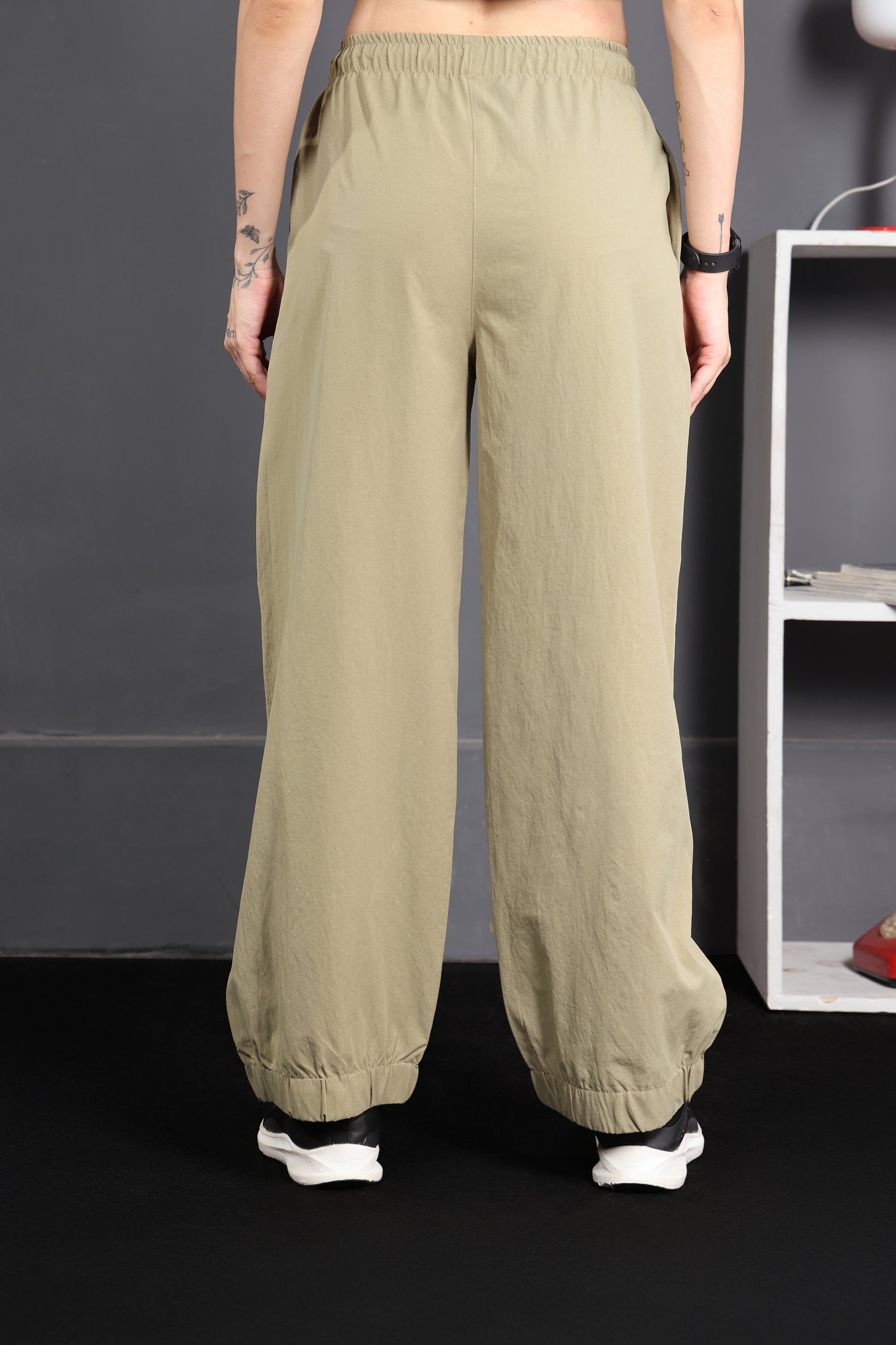 JOGGER OLIVE MOSS